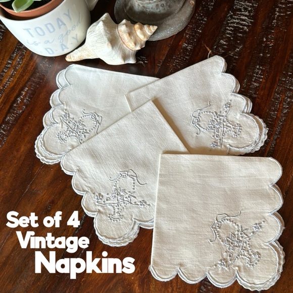 Set of 4 Vintage Napkins-White/Blue Embroidery Detail-Cotton - Picture 1 of 11